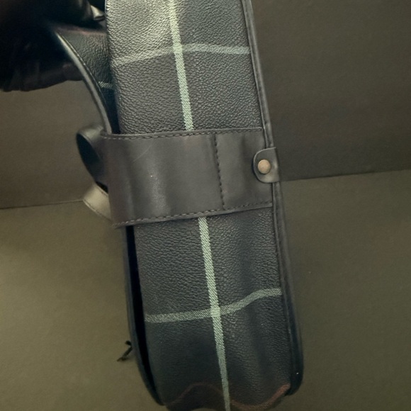 EUC BURBERRYS LONDON CROSSBODY - Picture 9 of 10